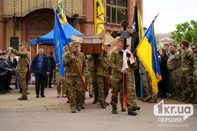 В Кривом Роге попрощались с погибшим азовцем Дмитрием Скрипником В Кривом Роге попрощались с погибшим азовцем Дмитрием Скрипником