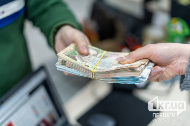 Медики з Кривого Рогу вимагали 10 тисяч доларів за ухилення від служби Медики з Кривого Рогу вимагали 10 тисяч доларів за ухилення від служби