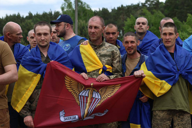Украина вернула еще 307 защитников во второй день масштабного обмена пленными Украина вернула еще 307 защитников во второй день масштабного обмена пленными
