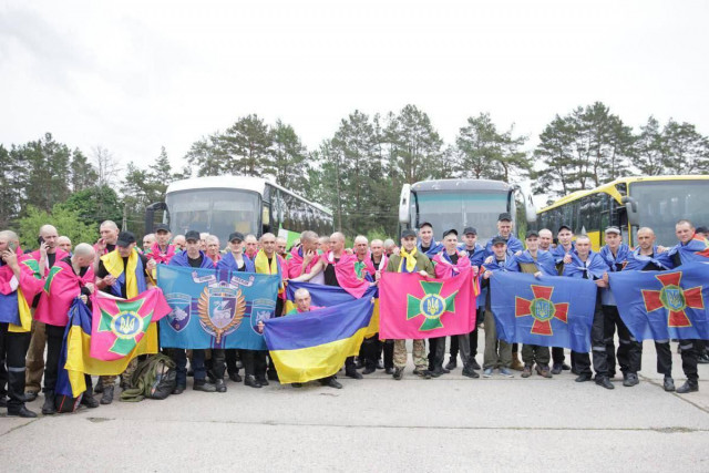 Ще 26 мешканців Дніпропетровщини повернулися з російського полону у третій день обміну Ще 26 мешканців Дніпропетровщини повернулися з російського полону у третій день обміну