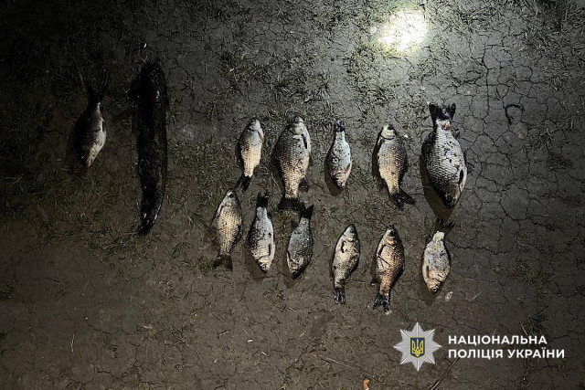 Криворізькі правоохоронці затримали чоловіка, який ловив рибу під час нересту