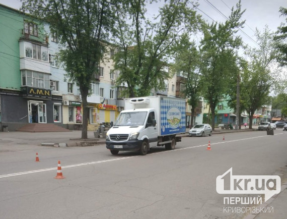 У Кривому Розі вантажівка збила 17-річну дівчину У Кривому Розі вантажівка збила 17-річну дівчину
