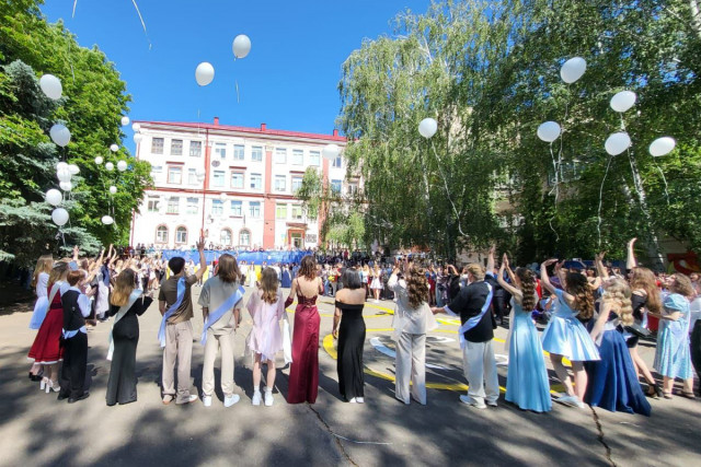 Цьогоріч останній дзвоник пролунає для більше 8 тисяч випускників Криворіжжя Цьогоріч останній дзвоник пролунає для більше 8 тисяч випускників Криворіжжя