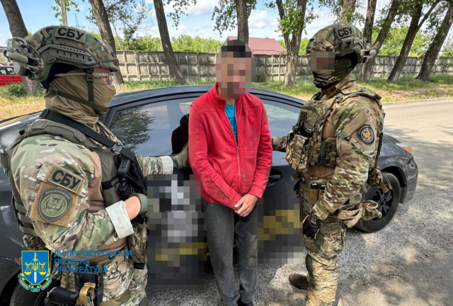 В Днепре задержали информатора, который передавал РФ данные о военных объектах В Днепре задержали информатора, который передавал РФ данные о военных объектах
