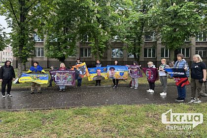 «От сердца матери — к сердцу воина»: в Кривом Роге родные военных объединились для донации крови