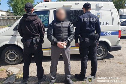 В Днепре задержали мужчину, который порезал ножом прохожего и скрылся на скутере