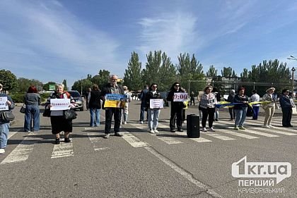 В День вышиванки криворожане почтили погибших в войне минутой молчания
