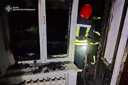 В Кривом Роге спасатели спасли трех женщин во время пожара в многоэтажке