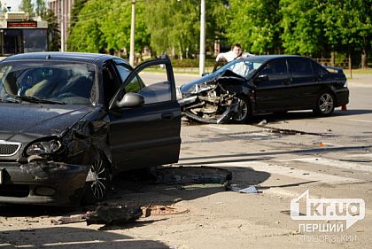 Криворожанка пострадала в аварии на перекрестке возле цветочных часов
