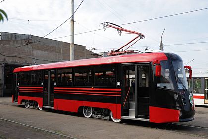 В Кривом Роге капитально отремонтировали еще один скоростной трамвай