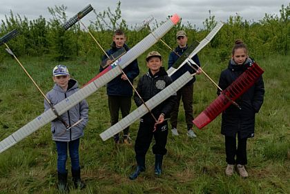 Юные криворожане одержали победы на всеукраинских авиамодельных соревнованиях