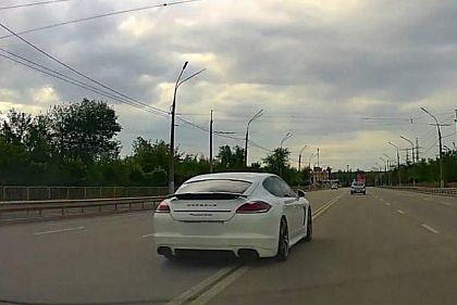 После видео в соцсетях патрульные Кривого Рога разыскали водителя Porsche за нарушение ПДД