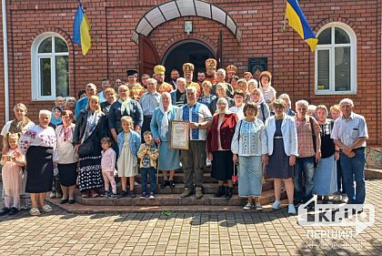 «Слава Богу, все стало на свои места»: в Вольном провели первую литургию на украинском языке