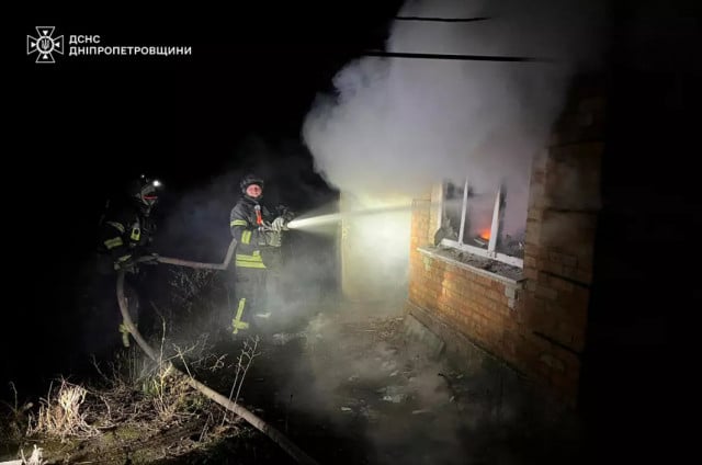 Во время тушения пожара на Днепропетровщине спасатели обнаружили тело мужчины во время тушения пожара