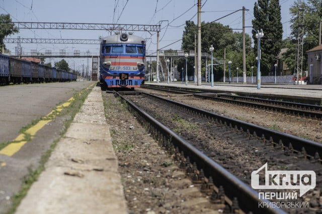 На залізничній колії у Кривому Розі виявили чоловіка з травмою