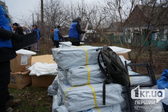 У Кривому Розі розгорнули штаб допомоги постраждалим поруч з місцем російського удару