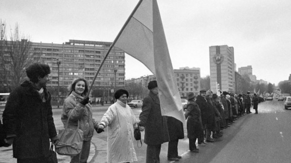 «Живий ланцюг» 1990 року