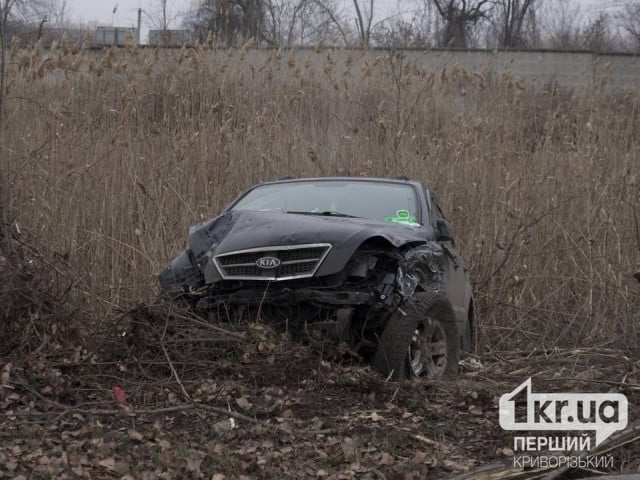 Автомобиль вылетел в кювет: на объездной дороге в Кривом Роге произошла авария