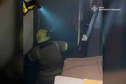 3 января чрезвычайники спасли из пожара в квартире двух криворожан