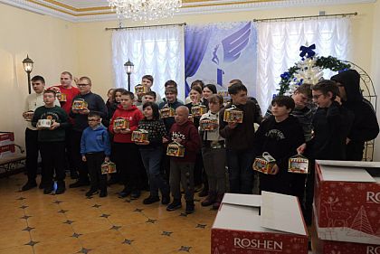 В Кривом Роге почти 34 тысячи детей получили сладкие подарки к празднику