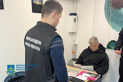 За 5000 долларов обещал способствовать незаконному пересечению границы: подозрение получил врач из Кривого Рога