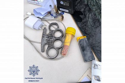 В Кривом Роге задержали мужчину с холодным оружием