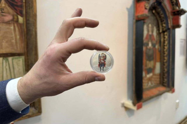 Нацбанк выпустил памятную монету «Архангел Михаил» из серебра