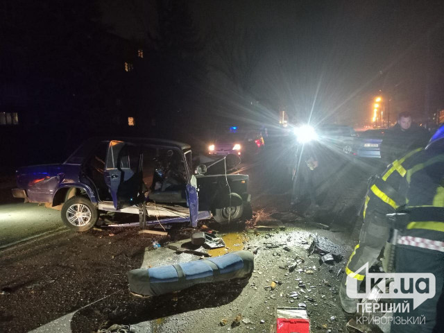 Спасатели освободили криворожанина из поврежденного автомобиля