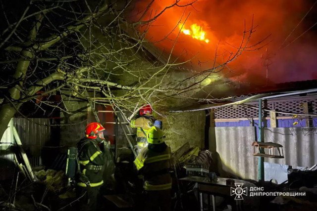 Пожарные Кривого Рога спасли из горящего дома мужчину без сознания