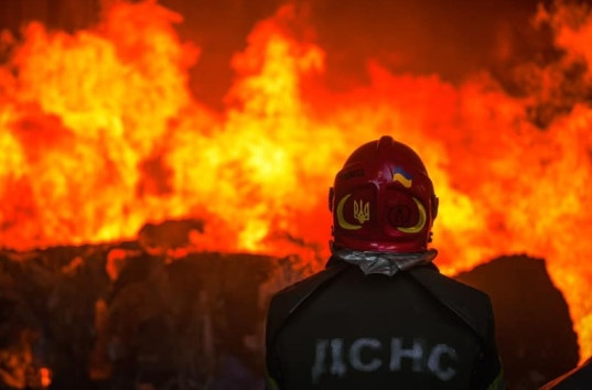 Из-за вражеской атаки по Днепропетровщине горела ферма и погиб домашний скот