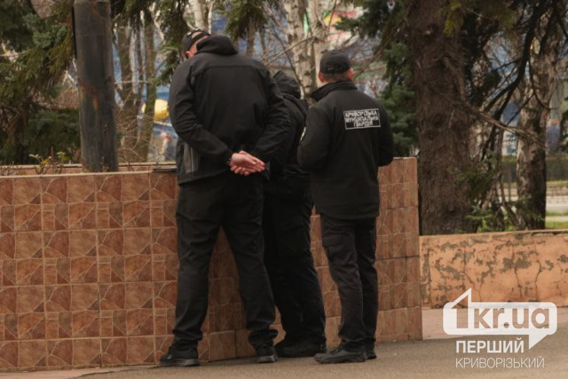 Получила ушибы: охрана Криворожского исполкома не пустила горожанку на бюджетные слушания