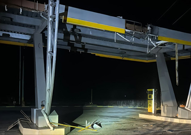 Из-за ночной вражеской атаки по Днепропетровщине повреждена АЗС