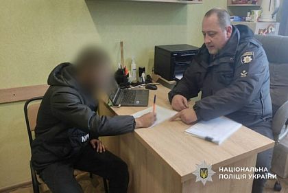 Пограбував жінку на вокзалі: на Дніпропетровщині затримали крадія