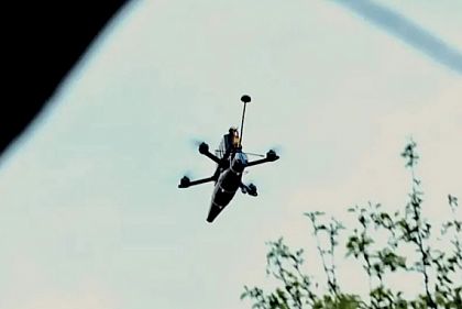 У Криворізькому районі через ворожий удар дроном пошкоджена автівка