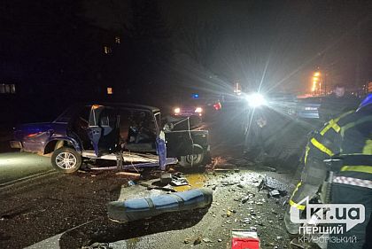 Спасатели освободили криворожанина из поврежденного автомобиля