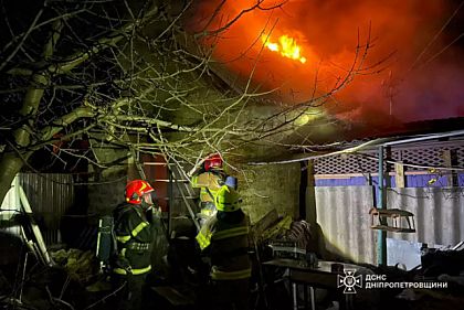 Пожежники Кривого Рогу врятували з палаючого будинку непритомного чоловіка