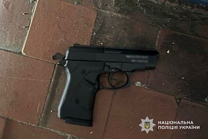 Як покарали дніпрянина за напад на продавчиню з пістолетом