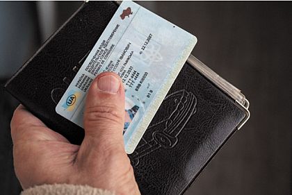 Криворіжців попереджають про шахраїв, які продають несправжні водійські права