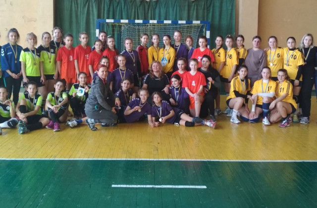 Криворожанки стали первыми на Всеукраинском турнире по гандболу