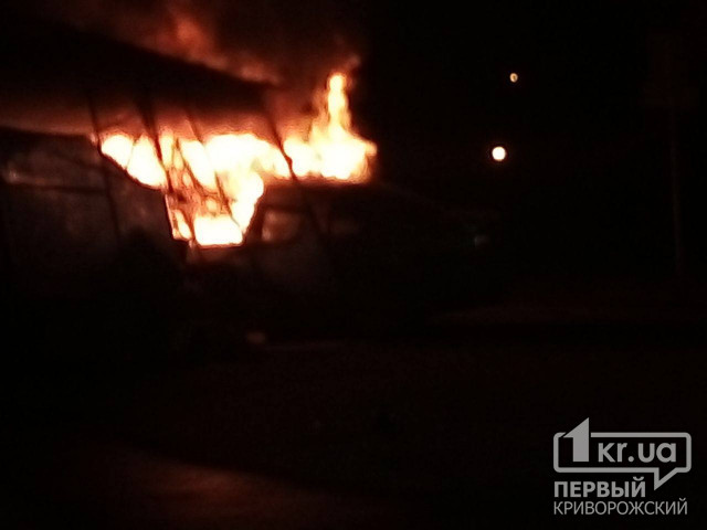 В Кривом Роге после ДТП загорелся один из автомобилей