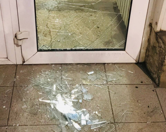 Задержан пьяный криворожанин, разбивший двери офисного здания