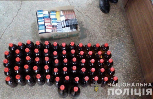 300 литров алкоголя и 100 пачек сигарет: полицейские провели рейд в Кривом Роге