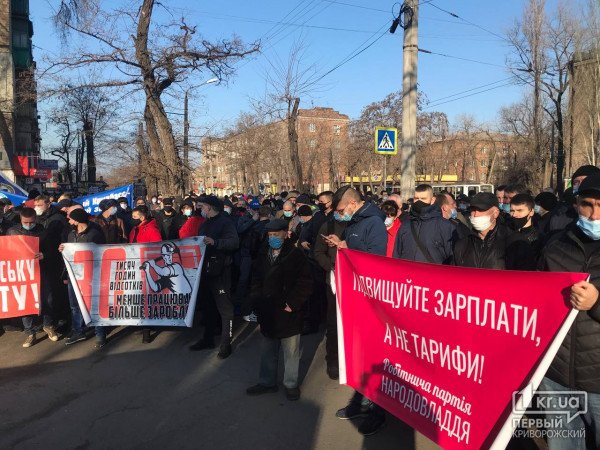 Митингующи заводчане отправились к администрации «АрселорМиттал Кривой Рог»