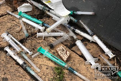 За сутки полицейские задержали 10 криворожан с наркотиками