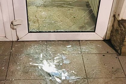 Задержан пьяный криворожанин, разбивший двери офисного здания