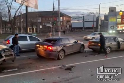 5 авто попали в ДТП: на пьяного водителя составили протокол