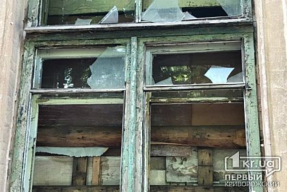 В Кривом Роге ребенок выпал из окна заброшенного здания, санавиация доставила его в Днепр