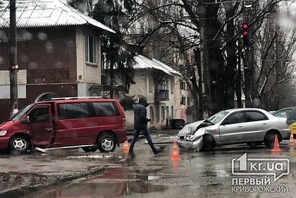 Криворожанин пострадал в результате столкновения двух авто