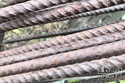 Задержан криворожанин, который хотел сдать школьный забор на металл