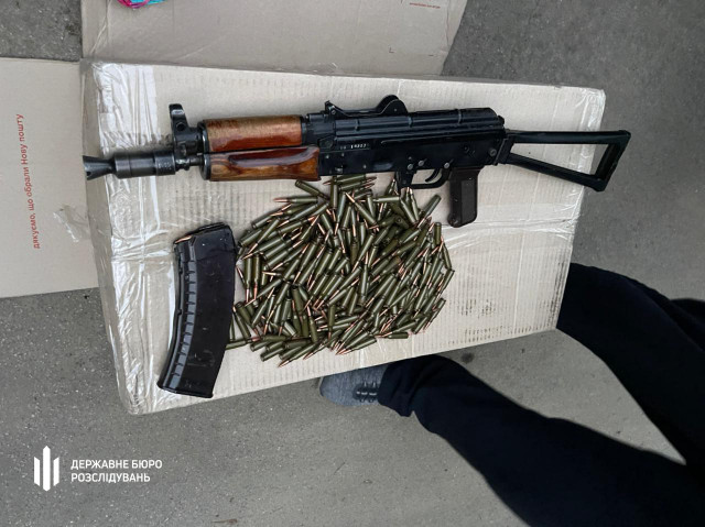 На Днепропетровщине ГБР задержало полицейского за незаконное хранение оружия